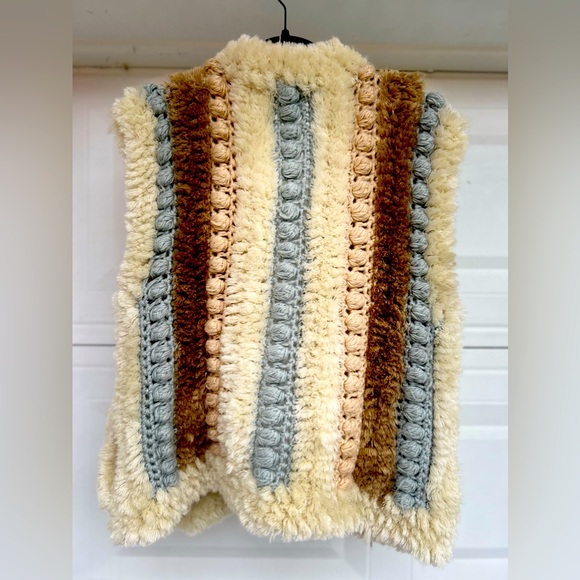 Le Sweater Vintage Hand Crocheted Sweater - Picture 5 of 6